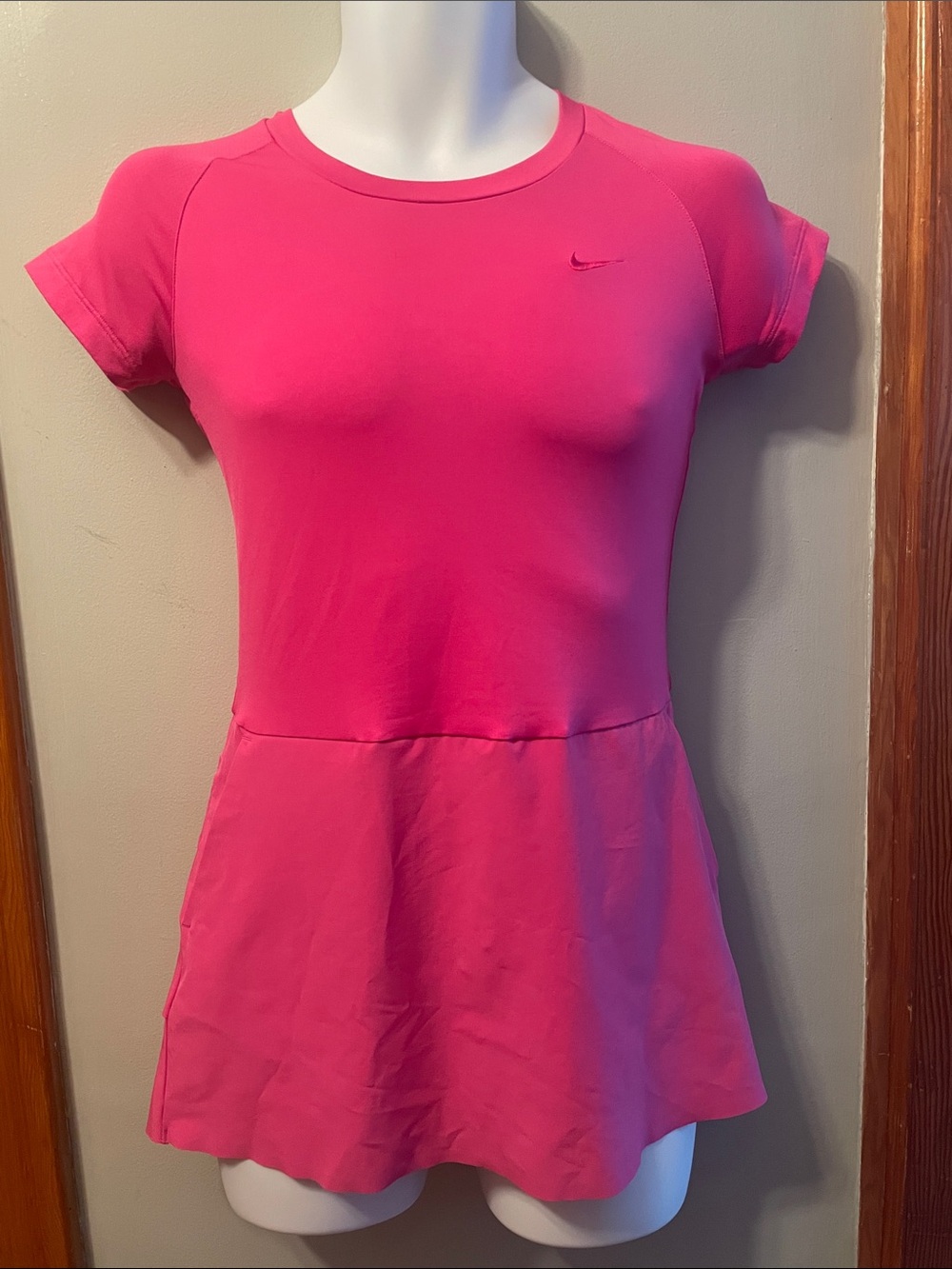 NIKE GOLF DRESS DRI-FIT Vibrant Pink Short-Sleeve Sporty Athletic Stretch